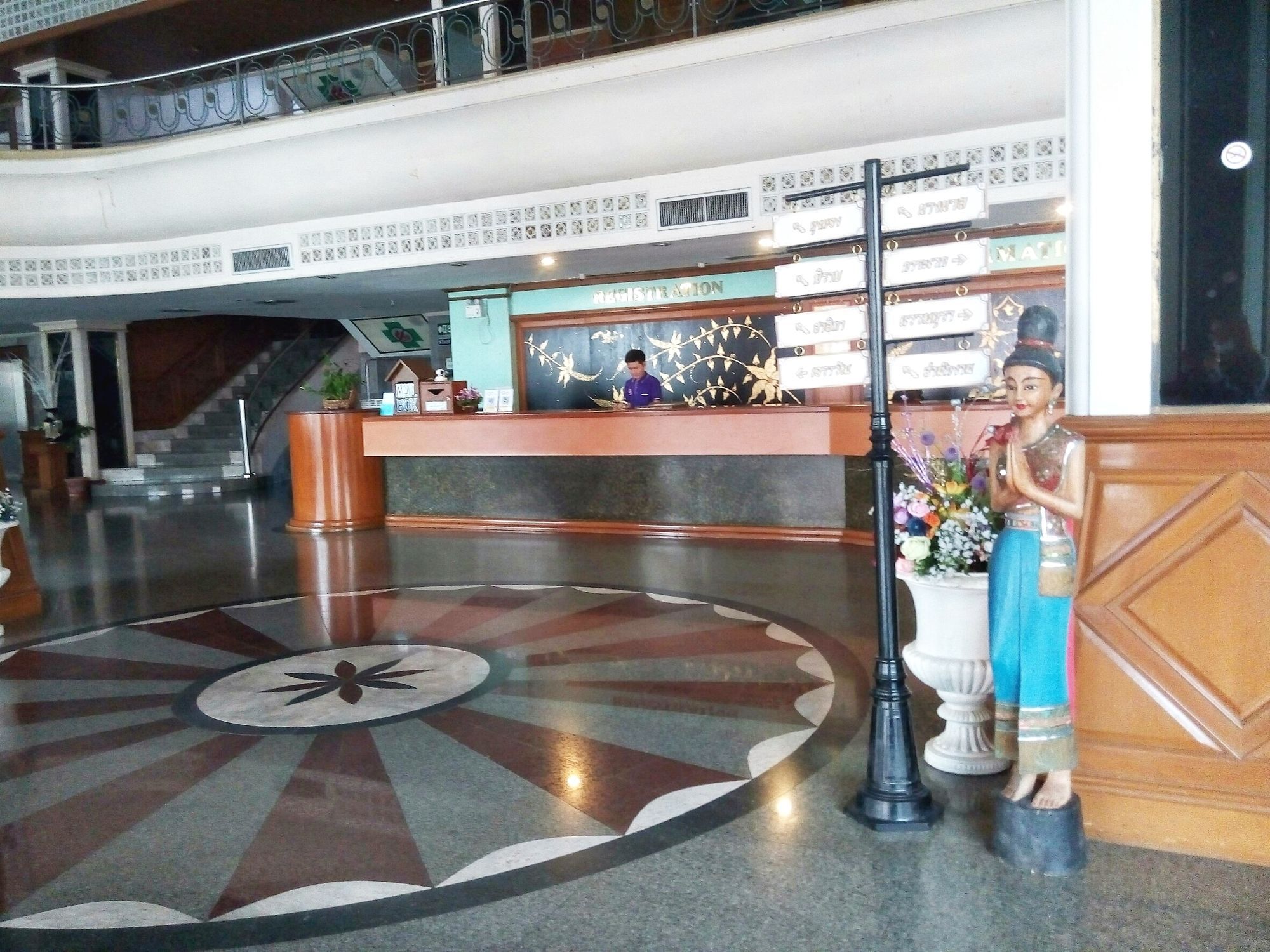 Grandpoint Hotell Phitsanulok Exteriör bild